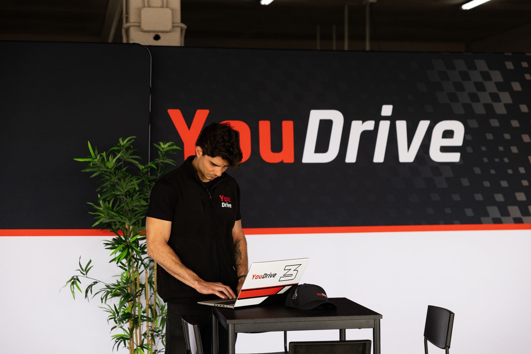 Final gallery moment from the YouDrive Sevilha track experience.